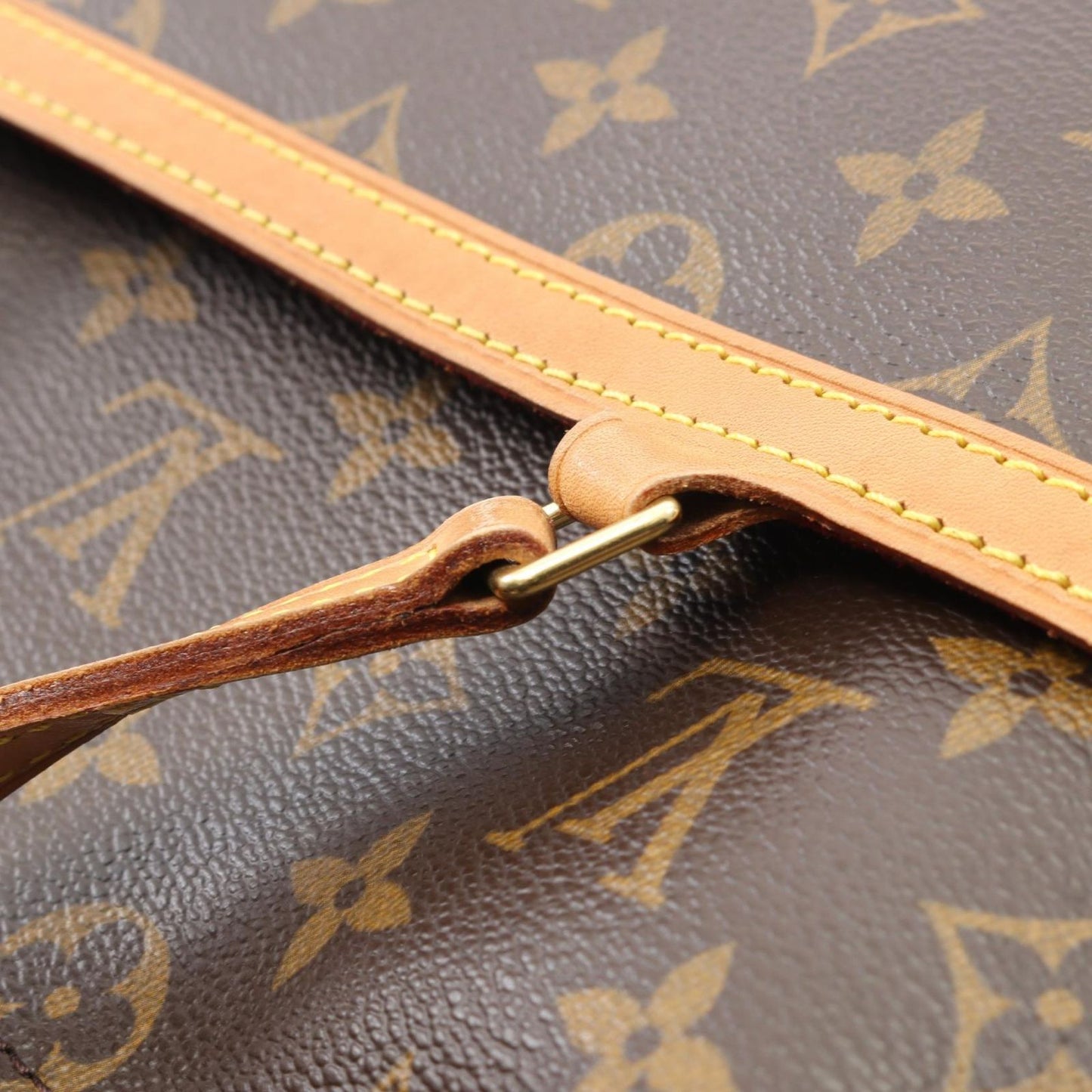 LOUIS VUITTON Kusun GM Shoulder Bag - Timeless Elegance