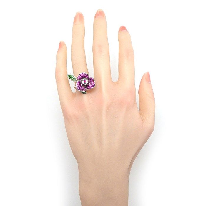 Exquisite Ruby and Garnet Rose Motif Ring in K18 White Gold