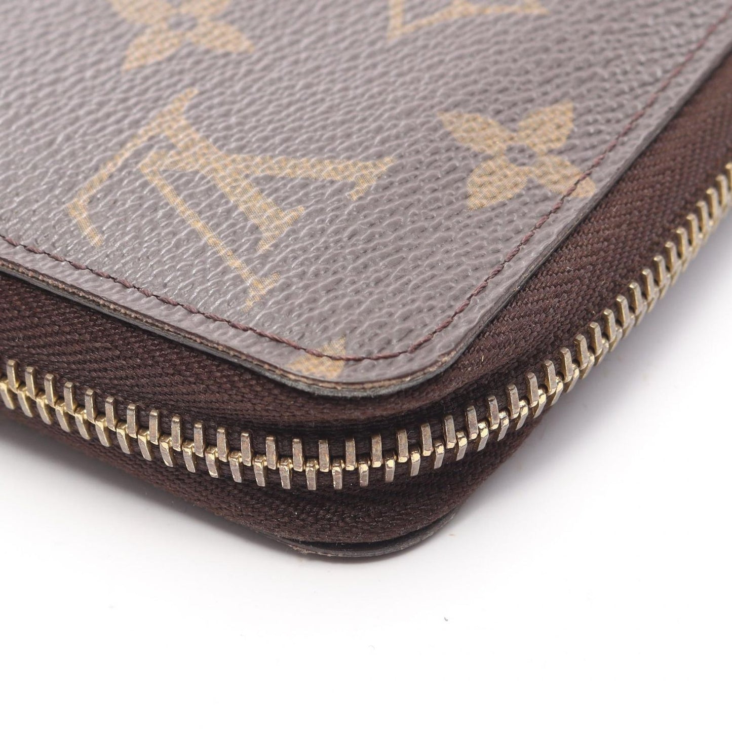 Louis Vuitton Monogram Zippy Wallet - Timeless Elegance