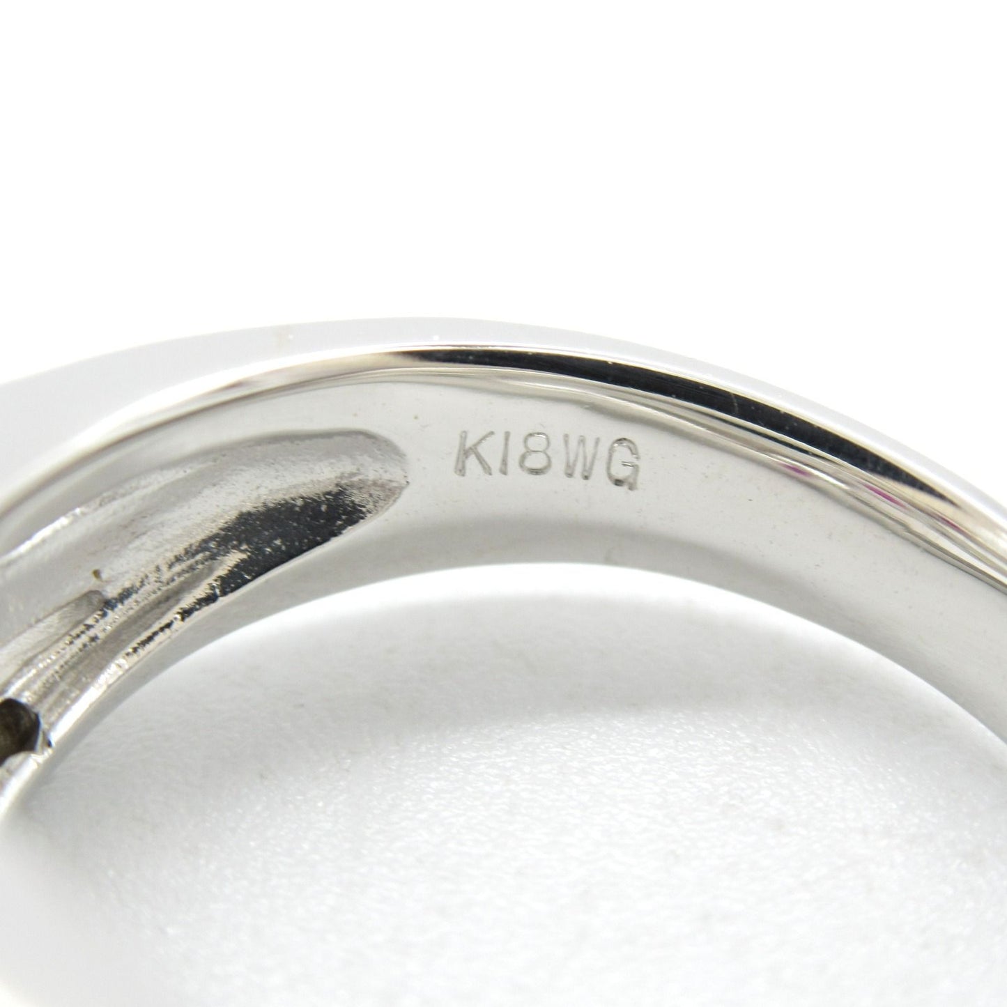 Exquisite Ruby and Diamond Ring in K18 White Gold