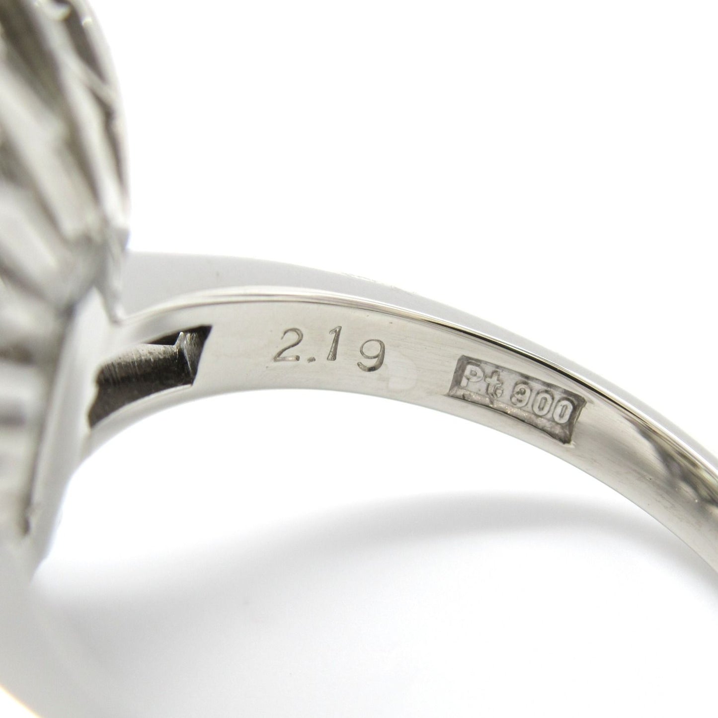 Exquisite JEWELRY Diamond Ring in Platinum - A Timeless Treasure