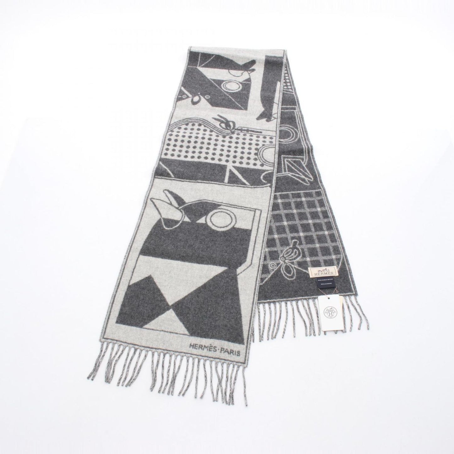 HERMES Camail Scarf in Luxurious Cashmere - Unused Condition