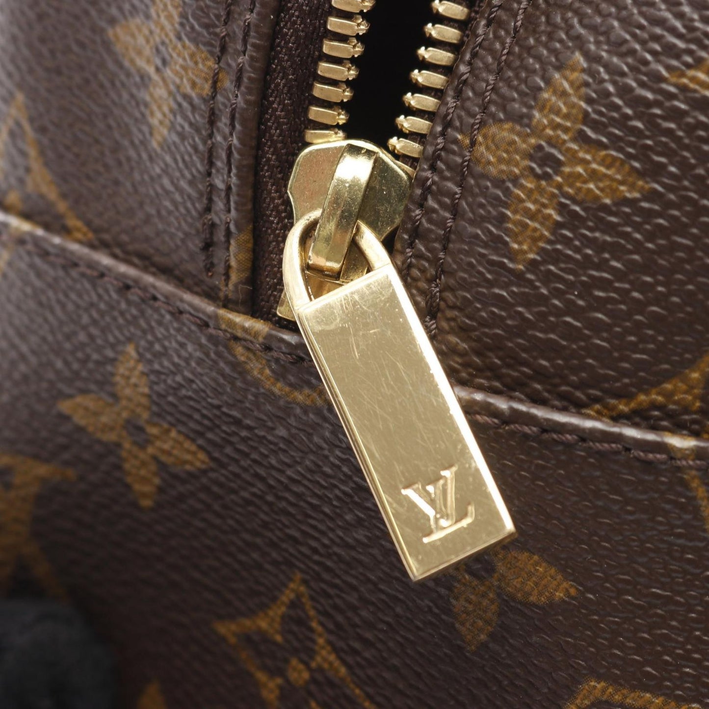 Louis Vuitton Monogram Canvas Cite MM Shoulder Bag - Timeless Elegance