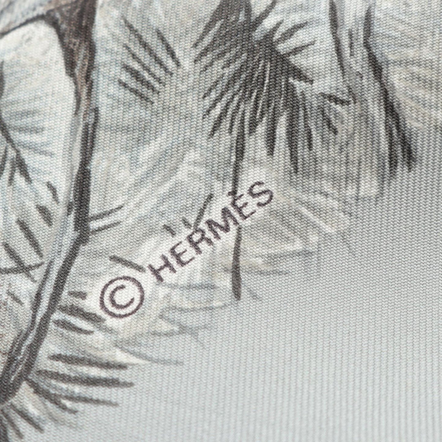 HERMES Halte en Camargue Silk Scarf - Timeless Elegance