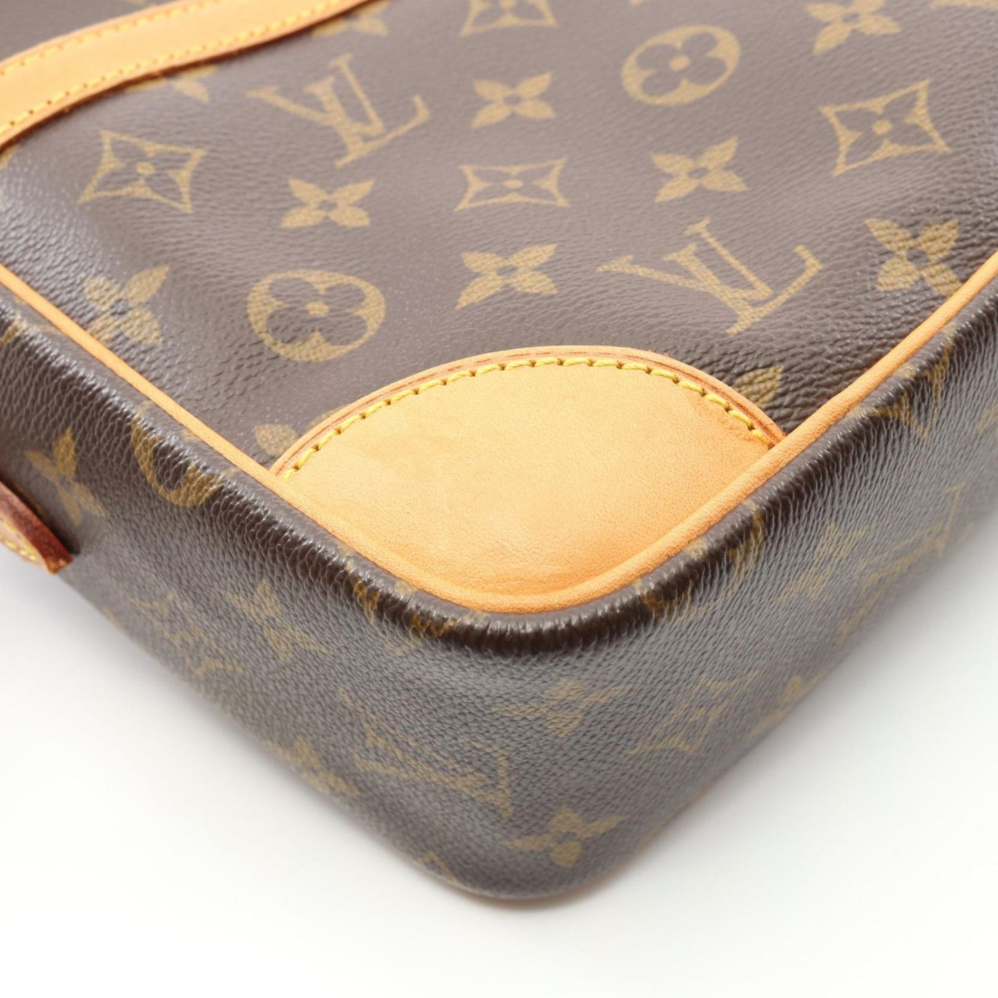 Louis Vuitton Trocadéro 30 Shoulder Bag - Timeless Elegance