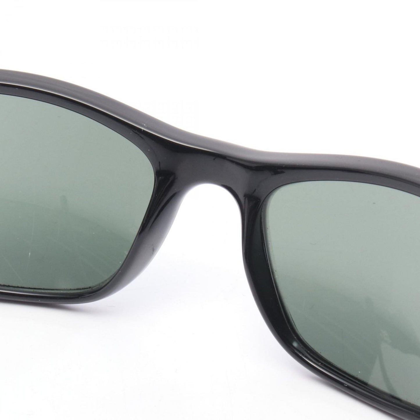 Ray-Ban Wraparound Sunglasses - Timeless Black Elegance