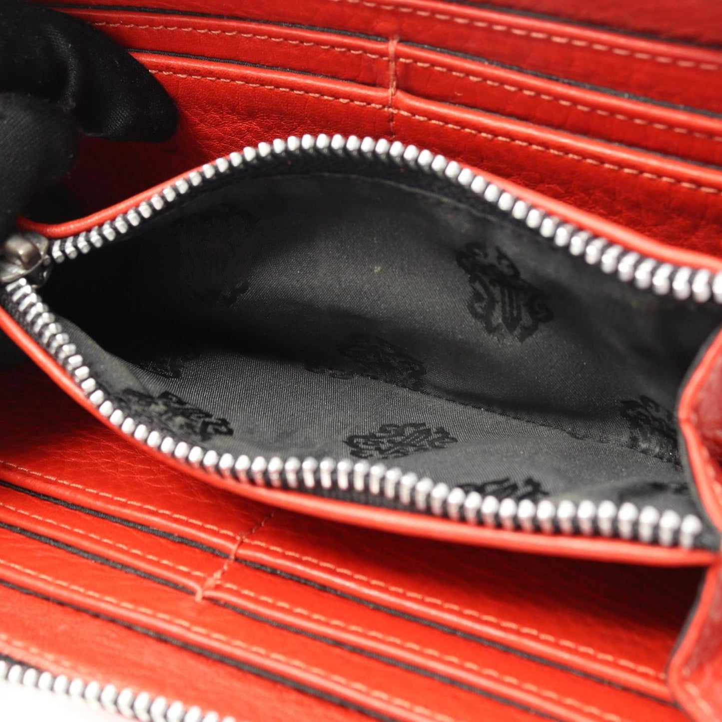 CHROME HEARTS Round Leather Wallet in Red - Exquisite Craftsmanship