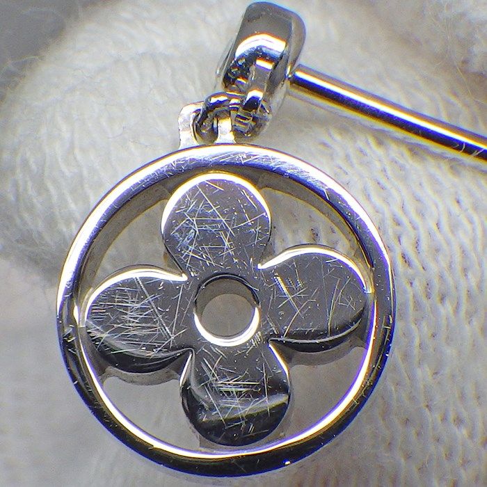 Louis Vuitton Monogram Idylle Flower Circle Diamond Earrings