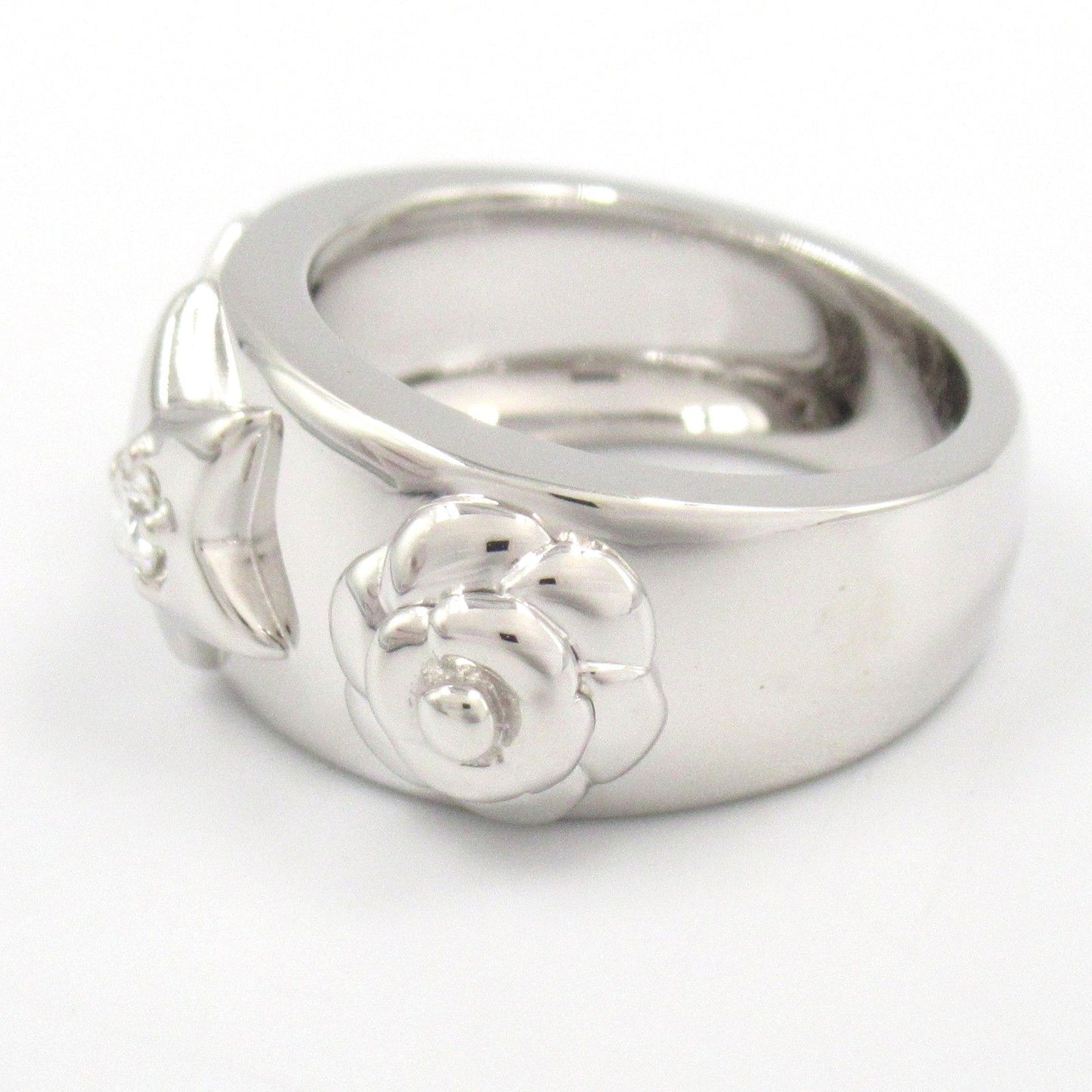 CHANEL Three Symbols Ring in 18K White Gold with Diamond