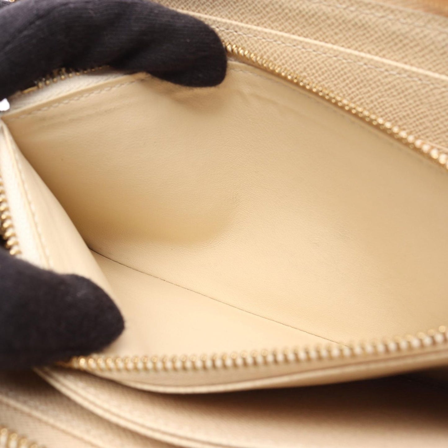 Louis Vuitton Damier Azur Zippy Wallet - Timeless Elegance