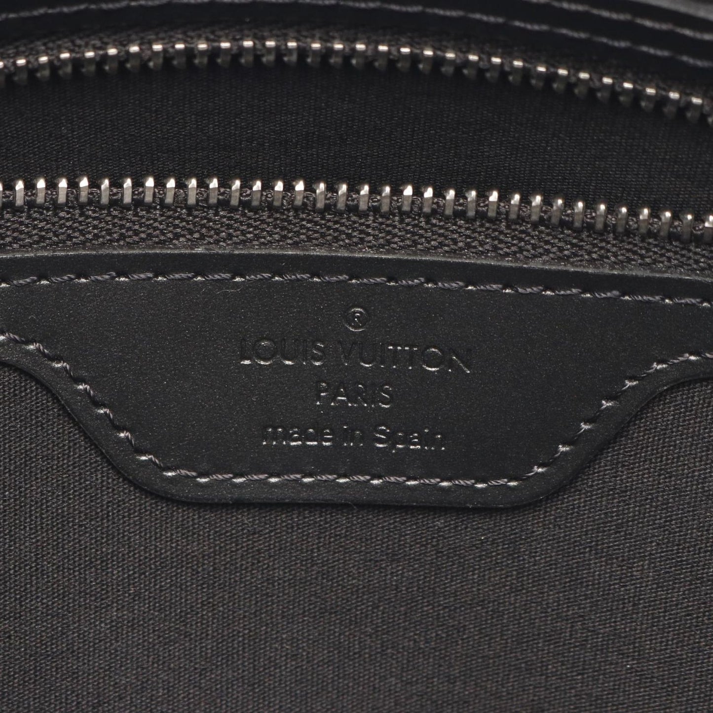 Louis Vuitton Stockton Handbag in Noir Leather - Timeless Elegance