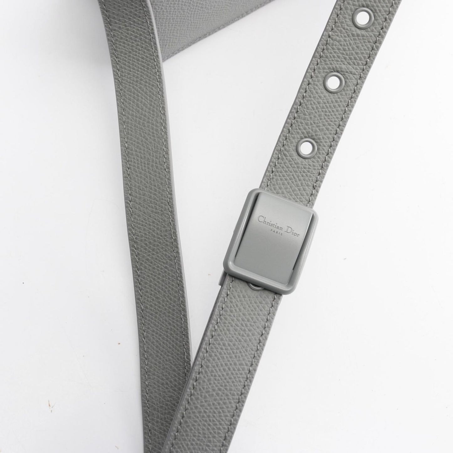 Dior 30 Montaigne Shoulder Bag in Gray Leather - Timeless Elegance