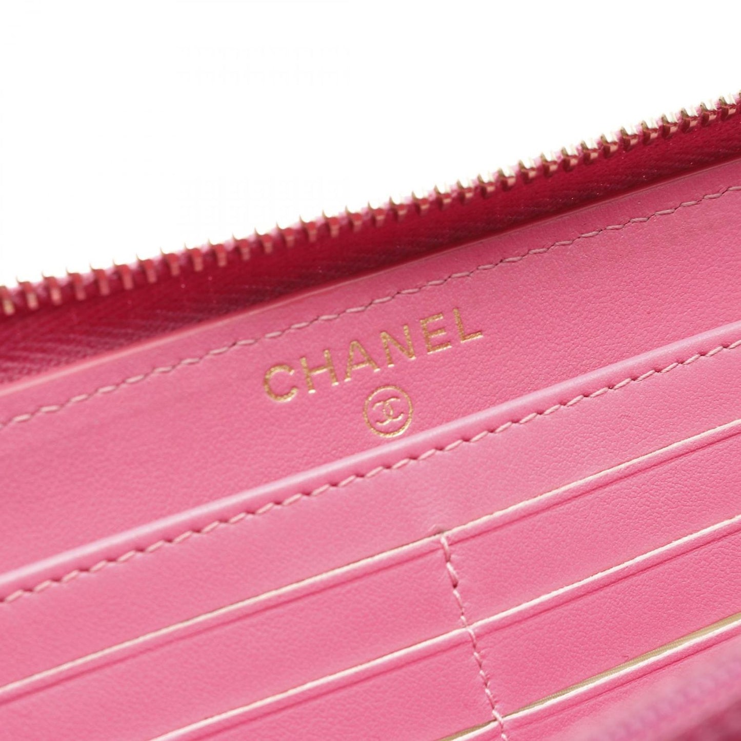 CHANEL Matelassé Round Wallet in Pink Caviar Leather - A50097
