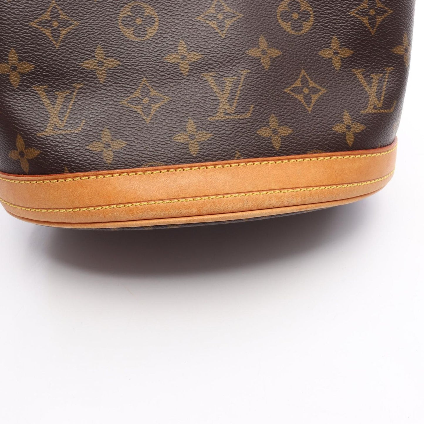 Louis Vuitton Monogram Bucket PM Handbag - Timeless Elegance