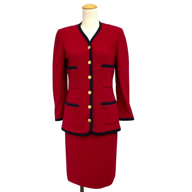 CHANEL Vintage Tweed Set-Up in Red Wool - Timeless Elegance
