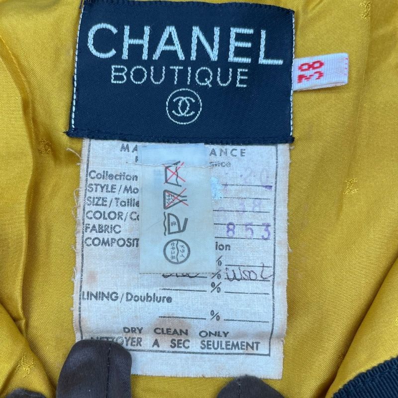 CHANEL Vintage No-Collar Tweed Jacket in Yellow - Timeless Elegance