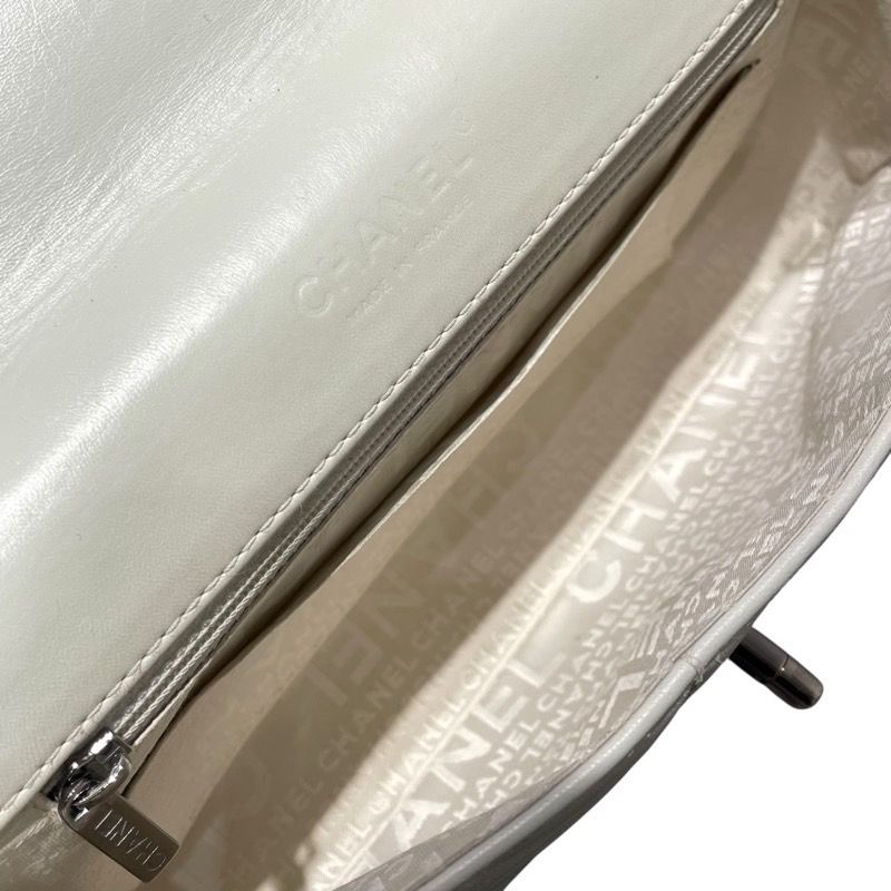 CHANEL Green Chocolate Bar 5-Chain Shoulder Bag - Luxury Craftsmanship