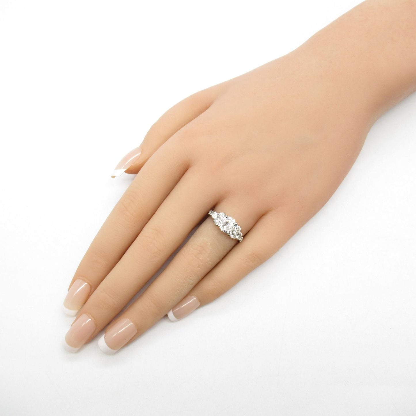 Exquisite JEWELRY Diamond Ring in Platinum - Size 11.5