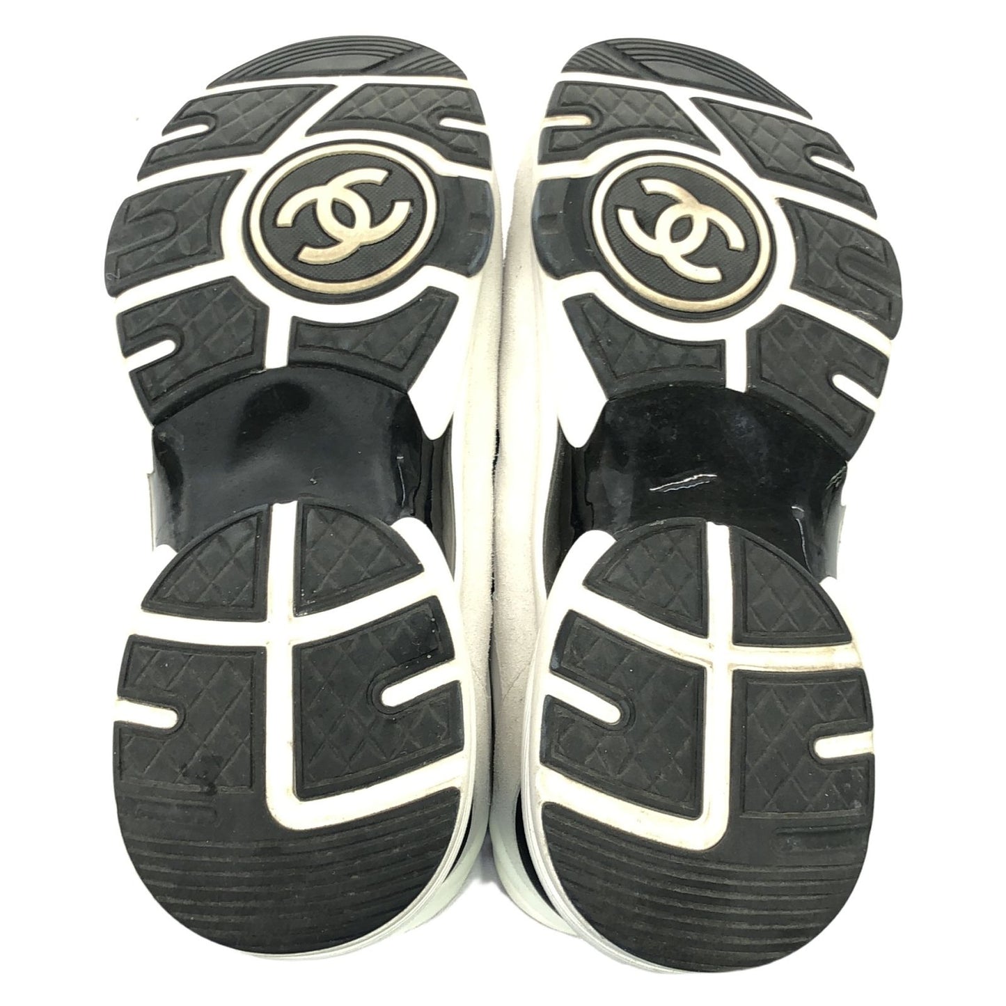 CHANEL White Leather Sneakers G33743 - Timeless Elegance