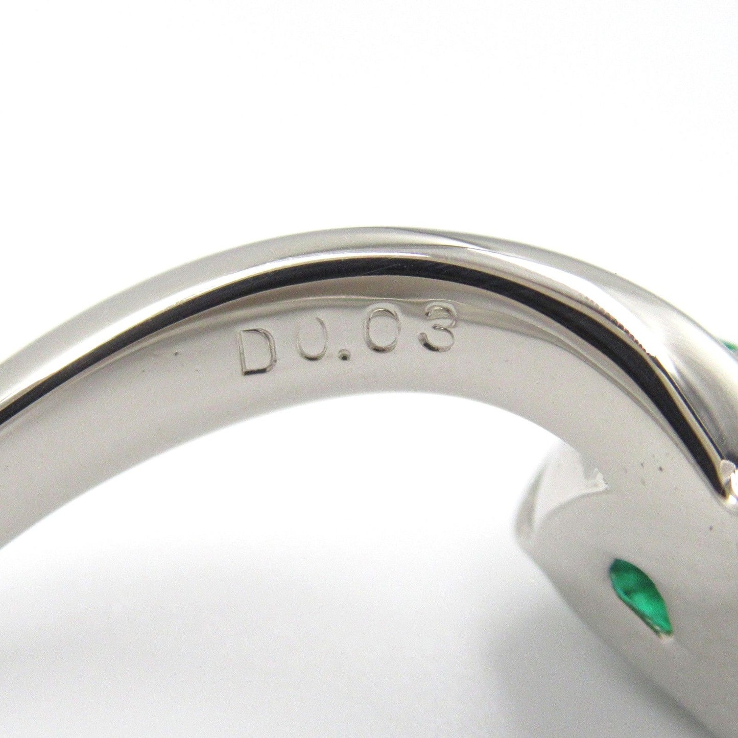 Exquisite Emerald & Diamond Ring in Platinum - A Timeless Treasure