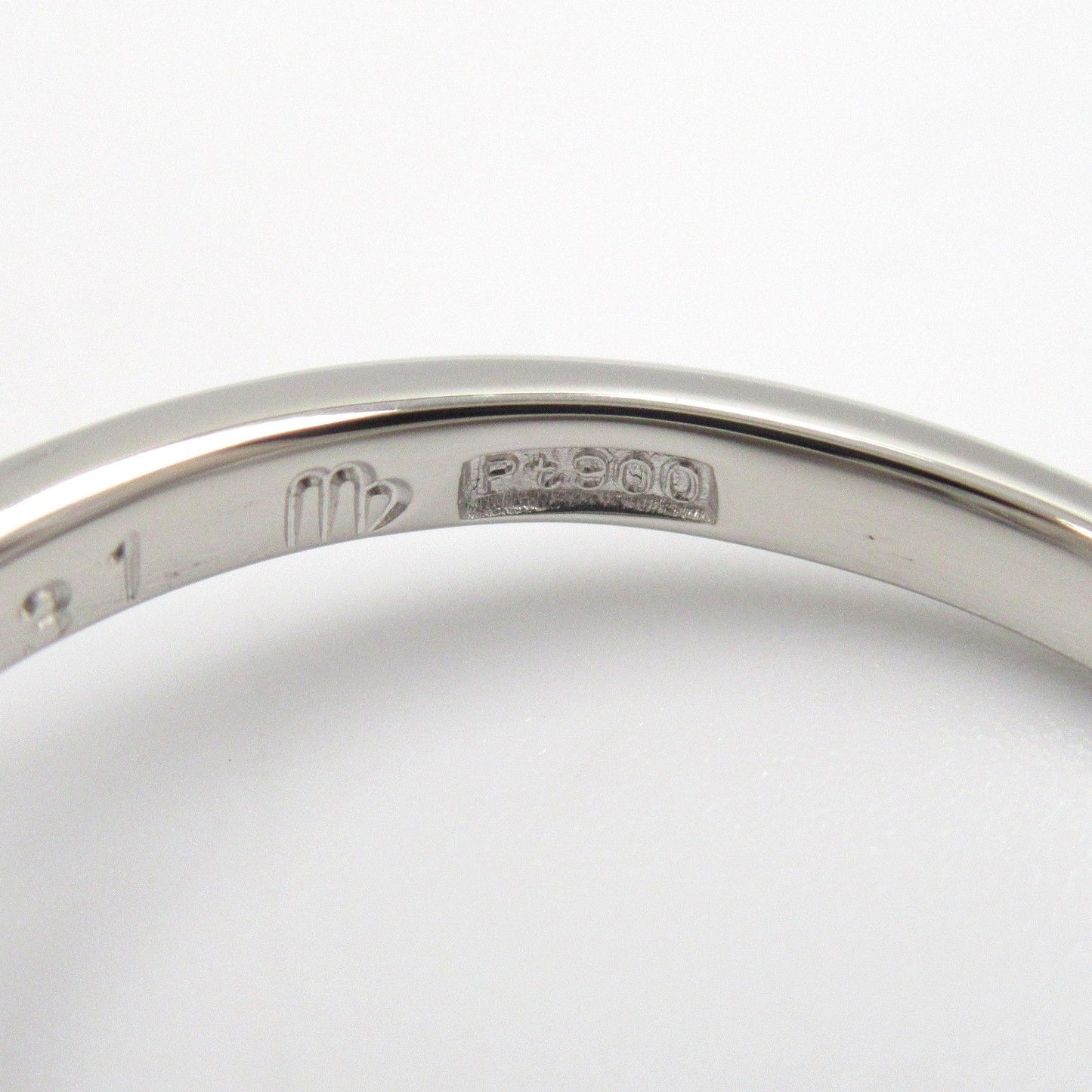 Exquisite JEWELRY Diamond Ring in Platinum - A Timeless Treasure