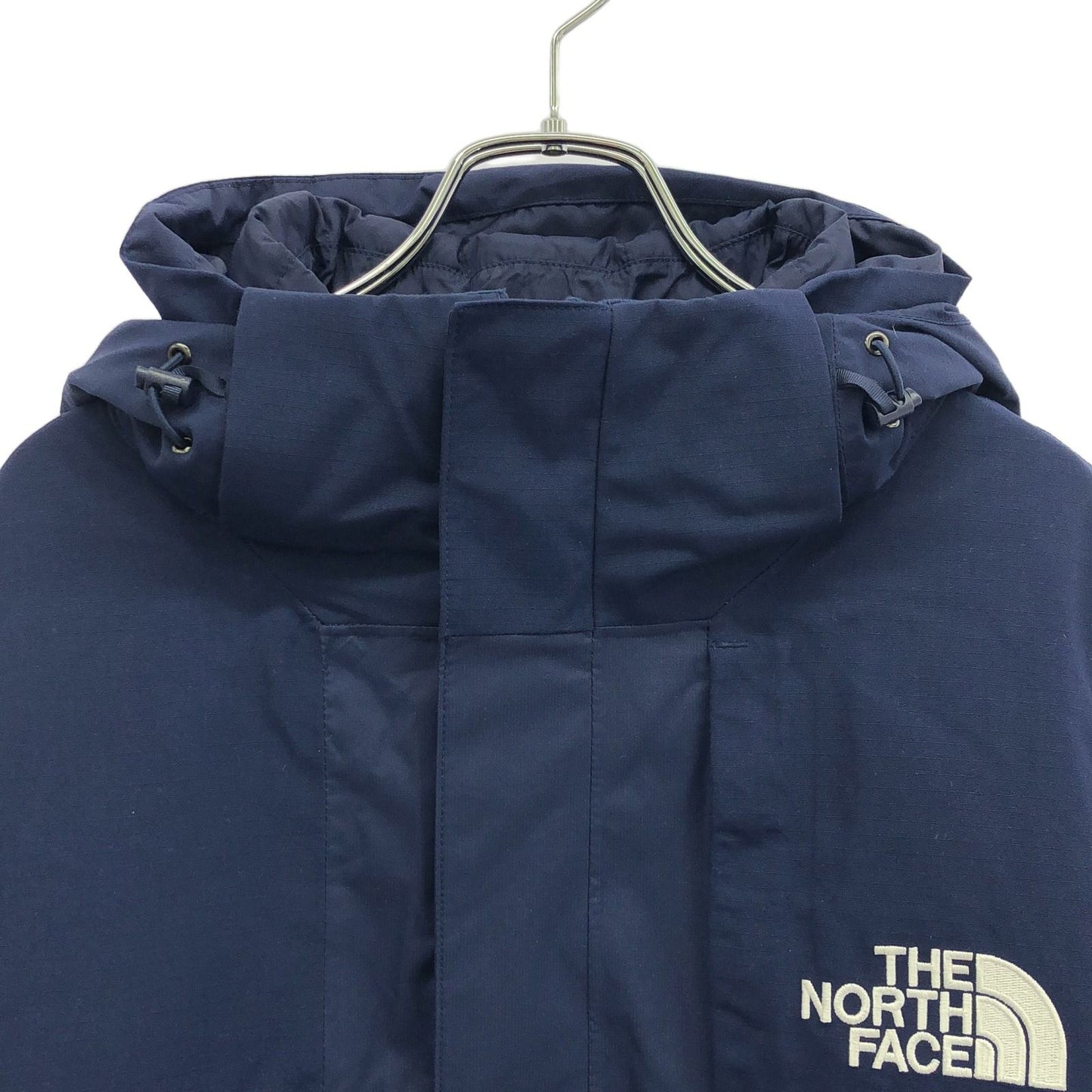 THE NORTH FACE Navy Nylon Jacket - Timeless Outdoor Elegance