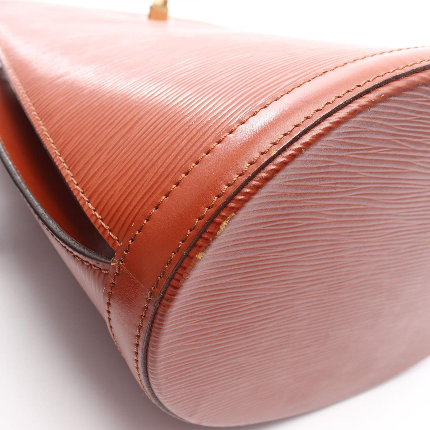 Louis Vuitton Cluny Epi Shoulder Bag in Kenian Brown - Timeless Elegance