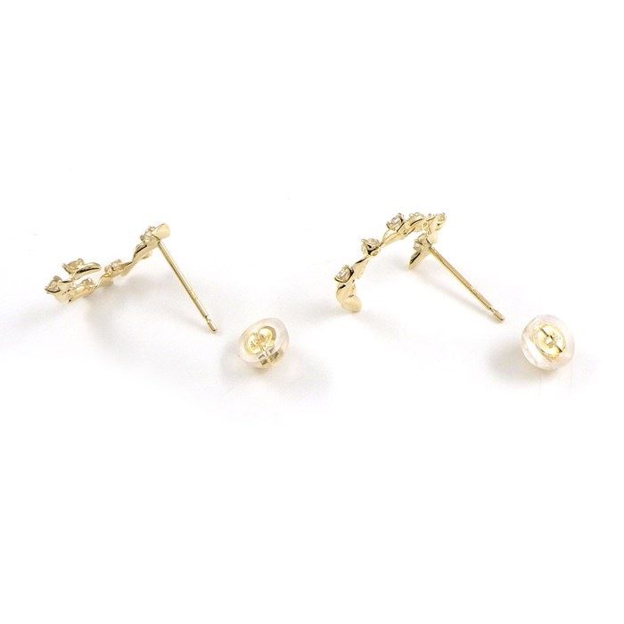 Exquisite Leaf Motif Diamond Earrings in 18K Yellow Gold