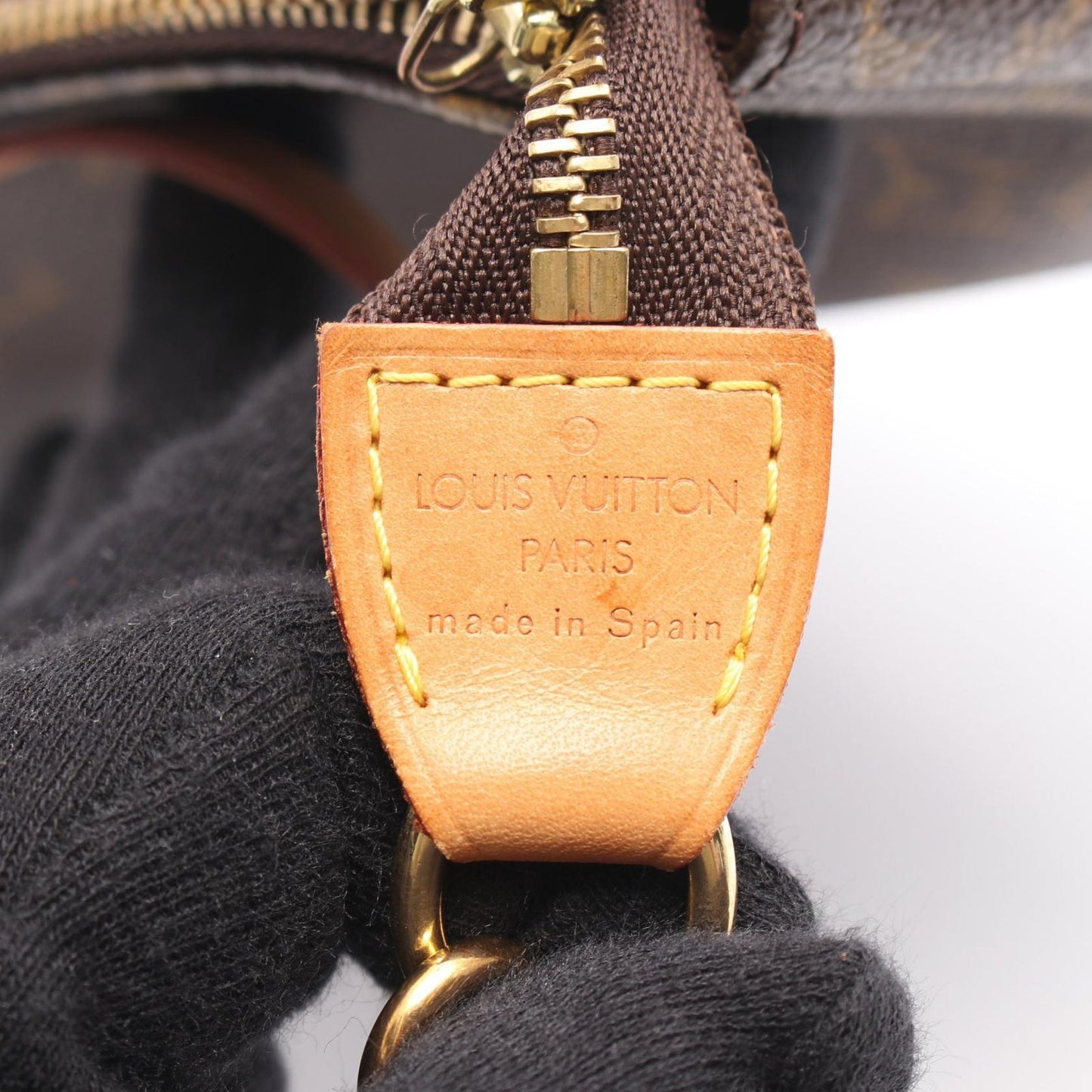 Louis Vuitton Monogram Pochette Accessoires Handbag - Timeless Elegance