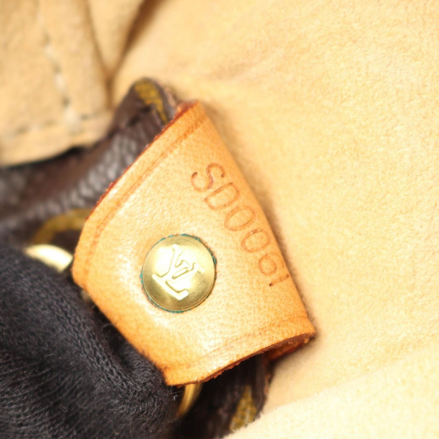 Louis Vuitton Looping GM Shoulder Bag - Timeless Elegance