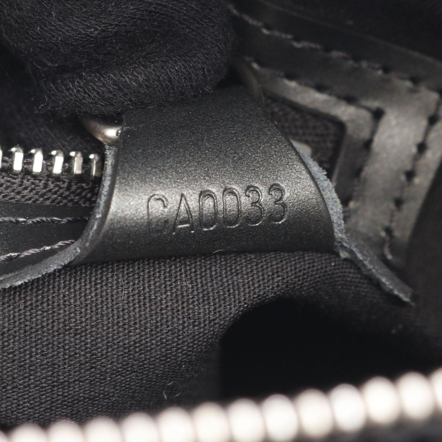 Louis Vuitton Stockton Handbag in Noir Leather - Timeless Elegance