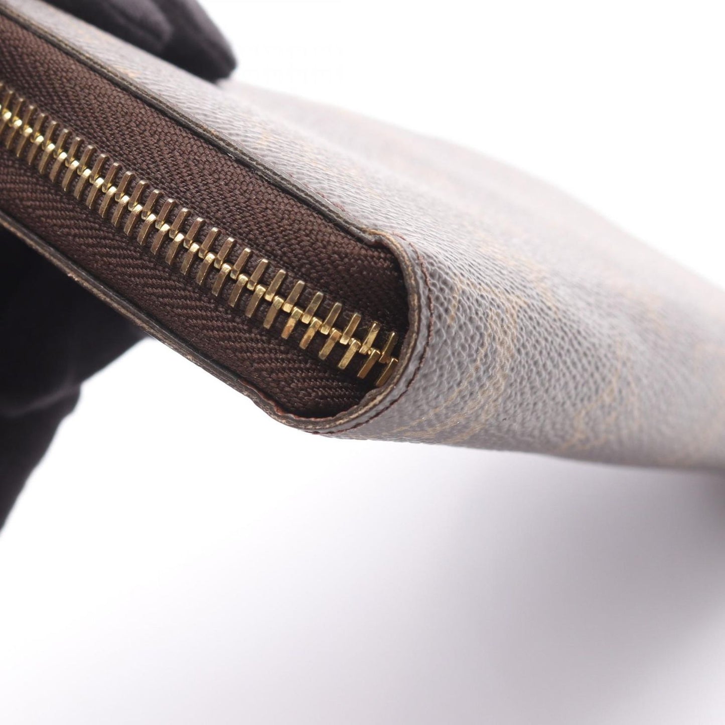 Louis Vuitton Monogram Zippy Wallet - Timeless Elegance