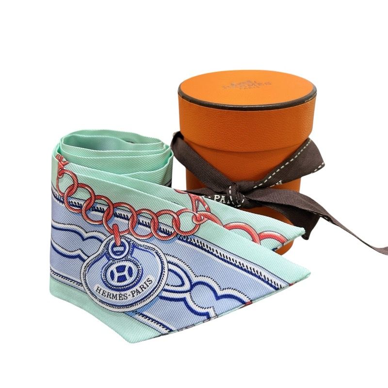 HERMES Twilly Vert du Ciel Green Silk Scarf - Exquisite Elegance