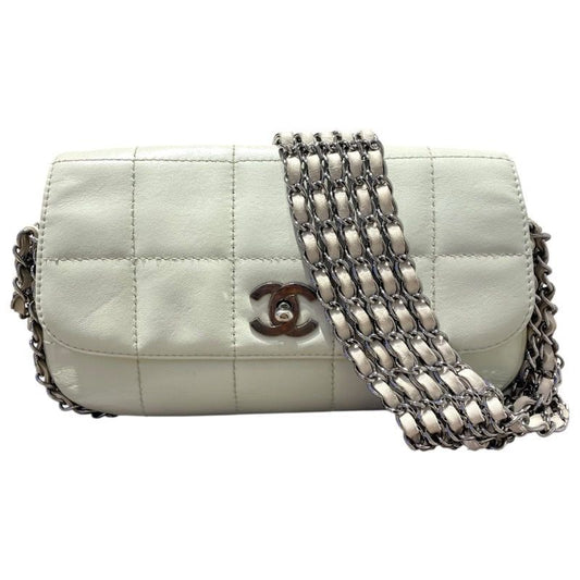 CHANEL Green Chocolate Bar 5-Chain Shoulder Bag - Luxury Craftsmanship