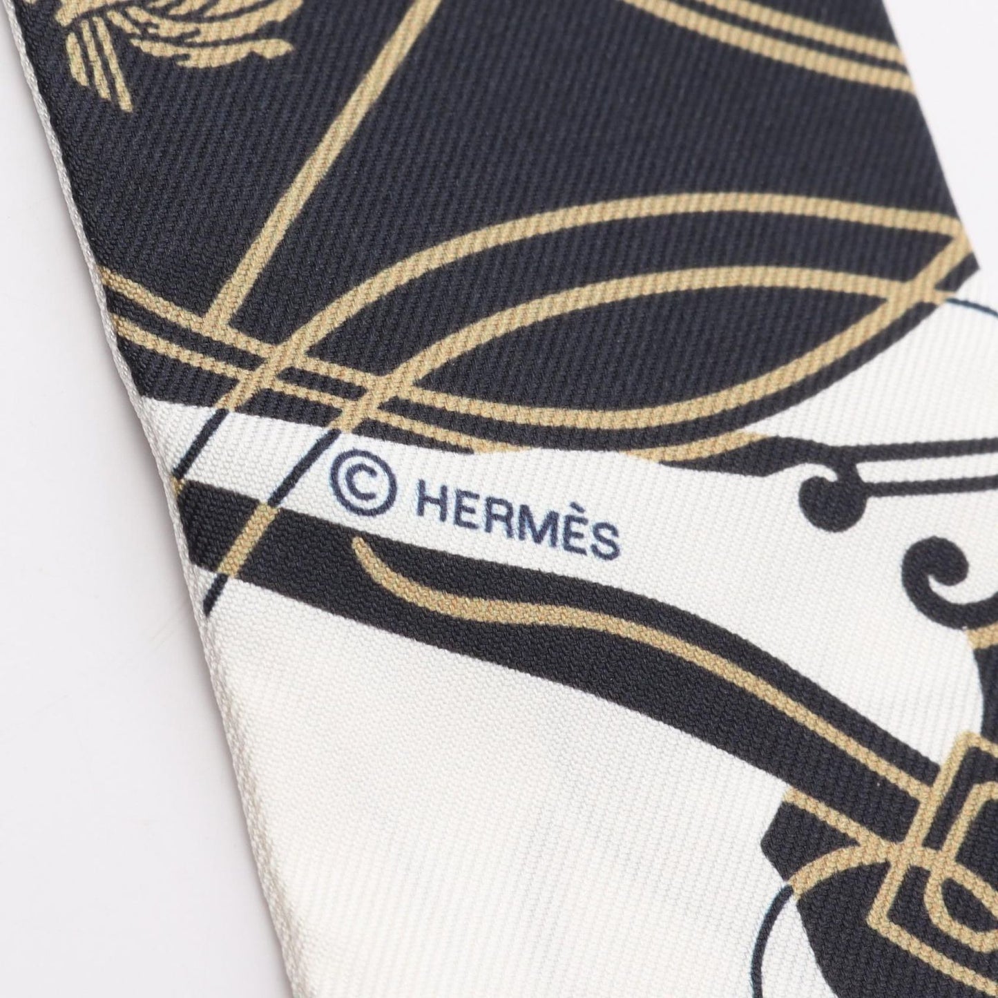 HERMES Ex-Libris Twilly Scarf - Pristine Silk Elegance