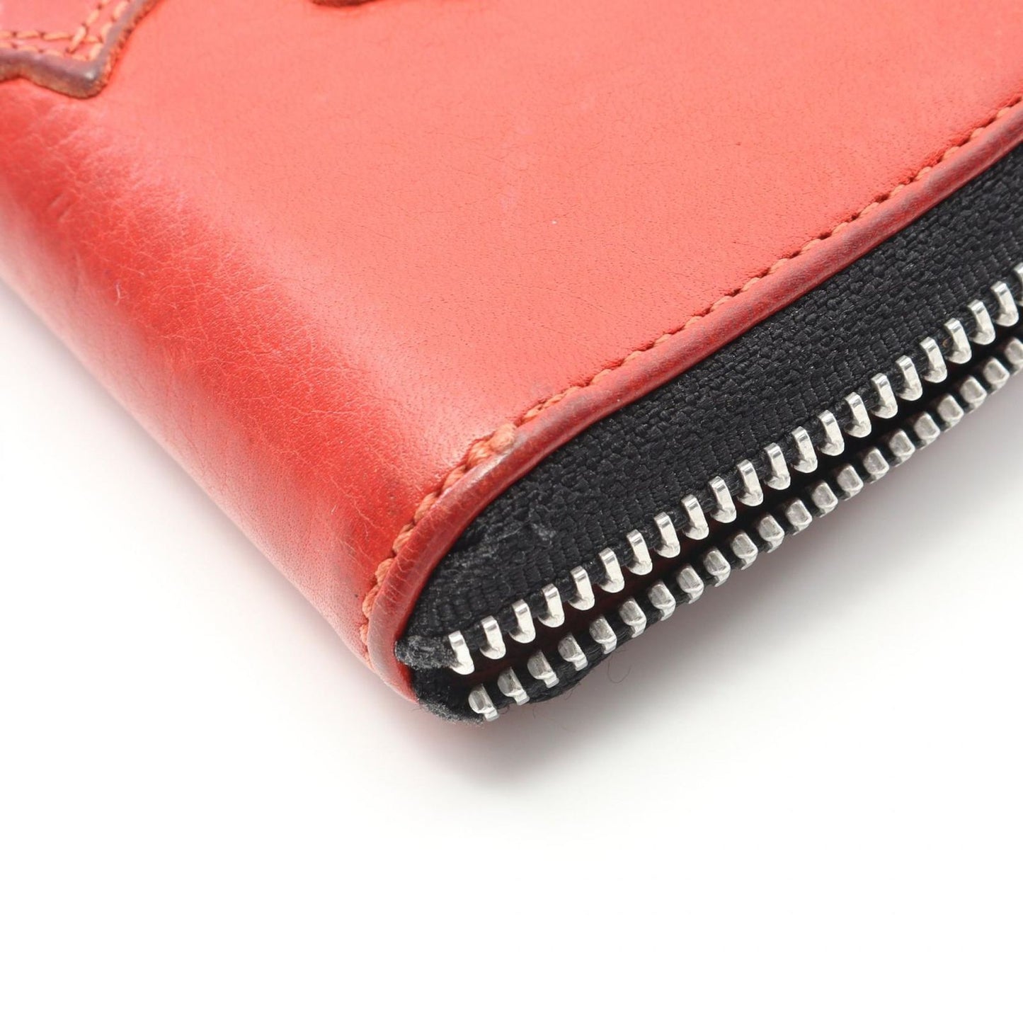 CHROME HEARTS Round Leather Wallet in Red - Exquisite Craftsmanship