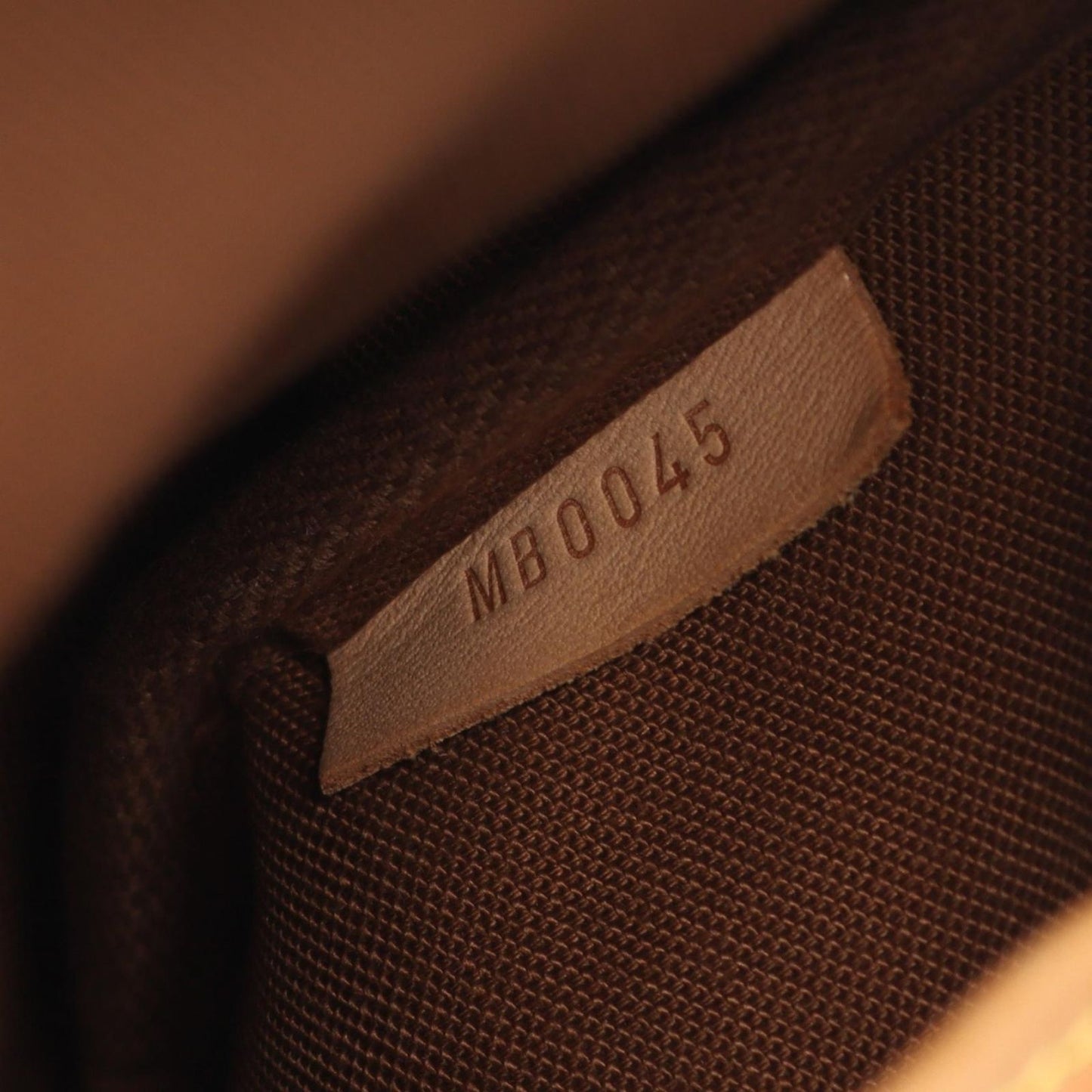 Louis Vuitton Monogram Sombrero 30 Shoulder Bag - Timeless Elegance