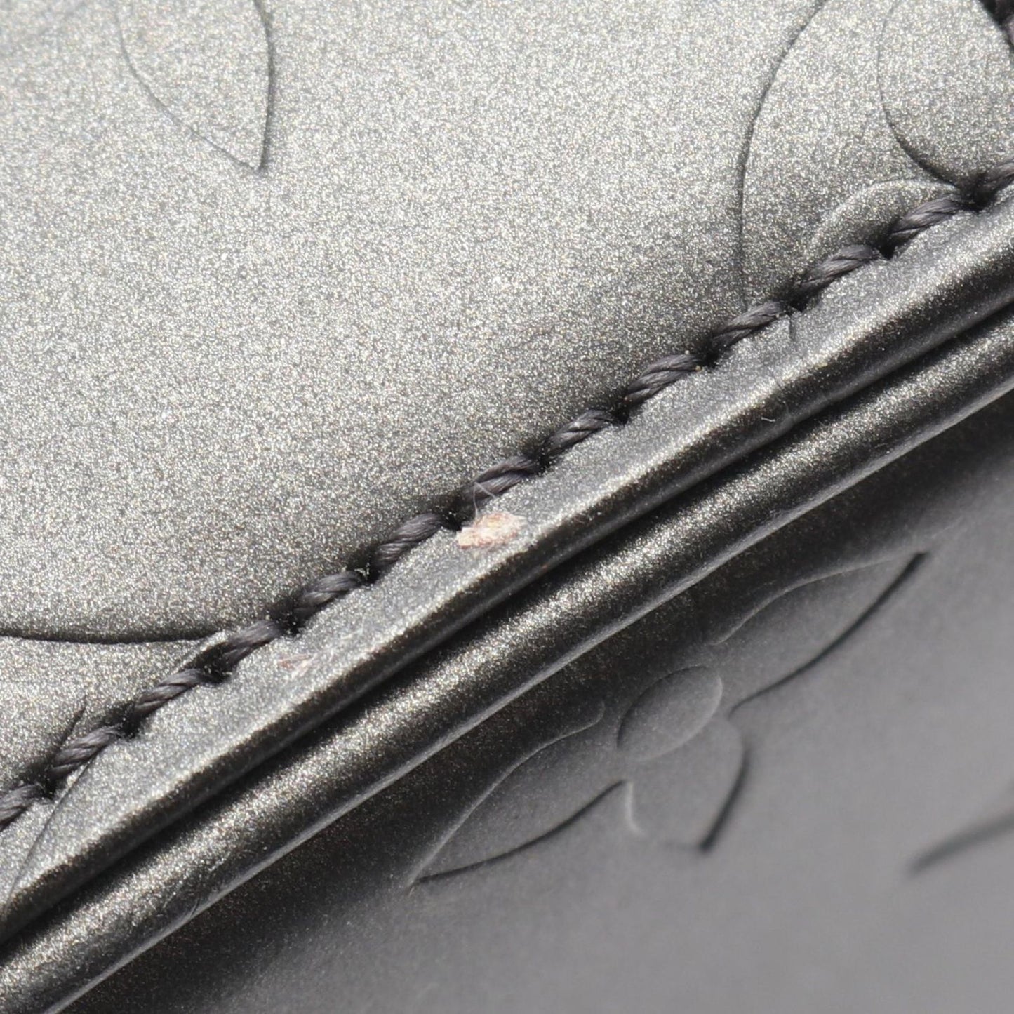 Louis Vuitton Stockton Handbag in Noir Leather - Timeless Elegance