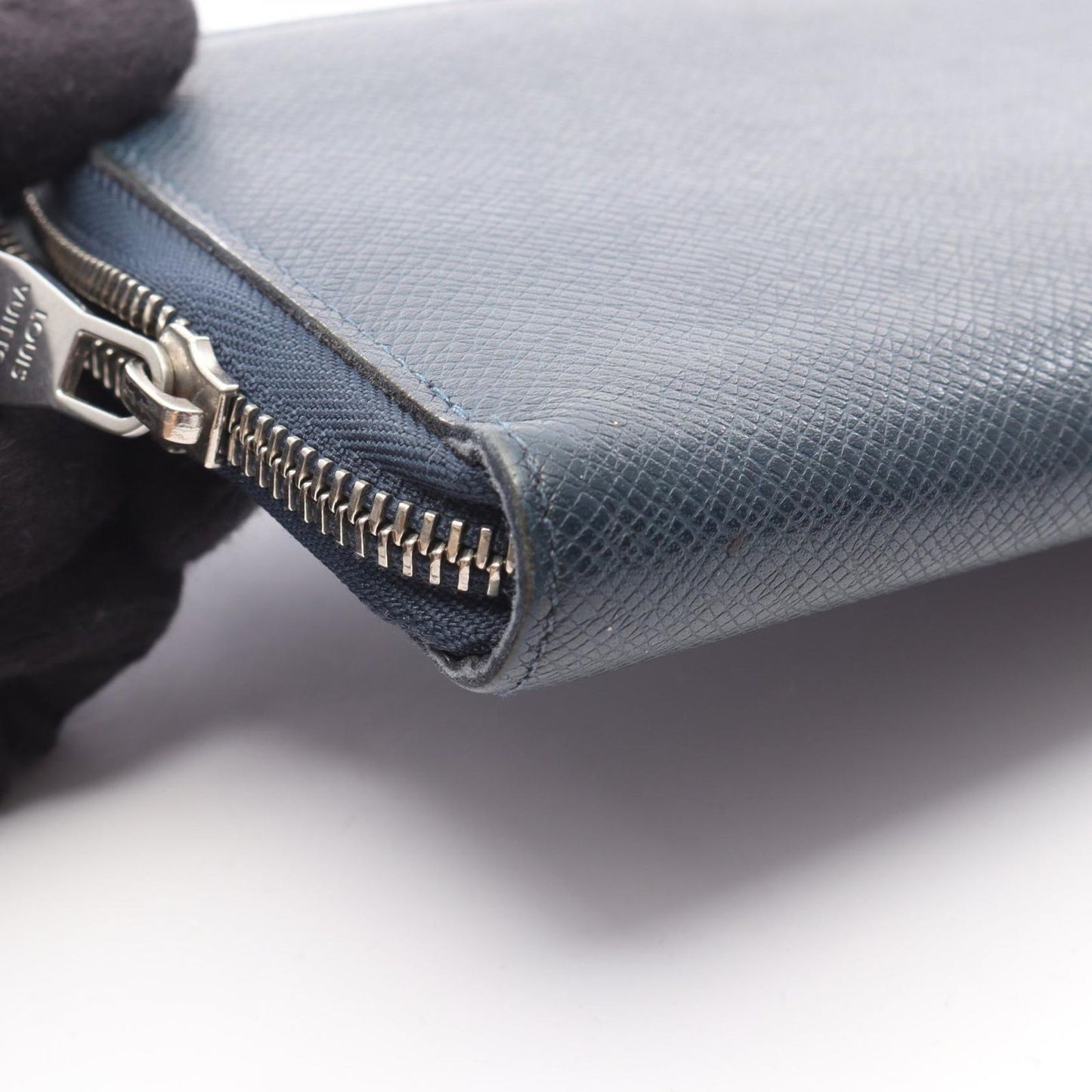 Louis Vuitton Zippy Organizer Wallet in Ocean Leather - Timeless Elegance