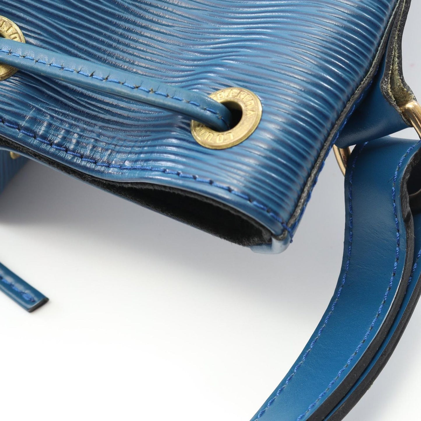 Louis Vuitton Noé Shoulder Bag in Toledo Blue - Timeless Elegance