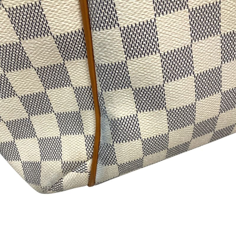 Louis Vuitton Totally MM Shoulder Bag - Timeless Elegance