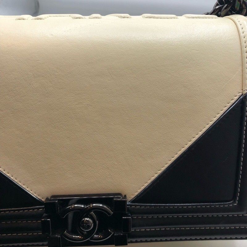 CHANEL Boy Chanel 25 Black/White Calf Leather Shoulder Bag