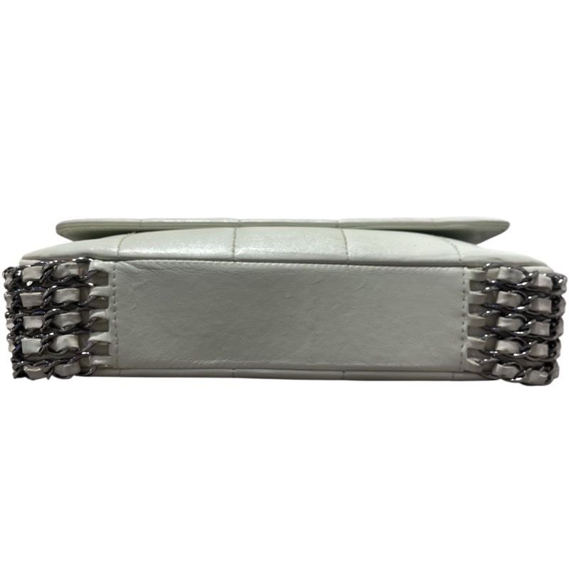 CHANEL Green Chocolate Bar 5-Chain Shoulder Bag - Luxury Craftsmanship