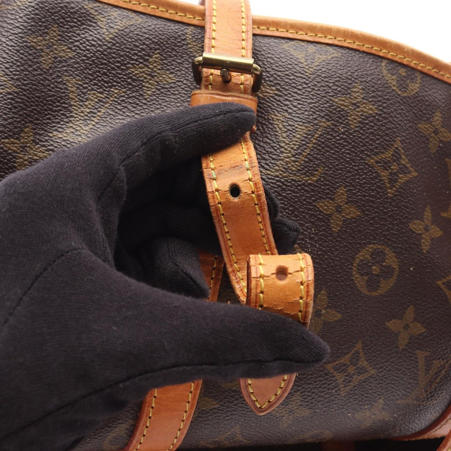 Louis Vuitton Monogram Bucket GM Shoulder Bag - Timeless Elegance