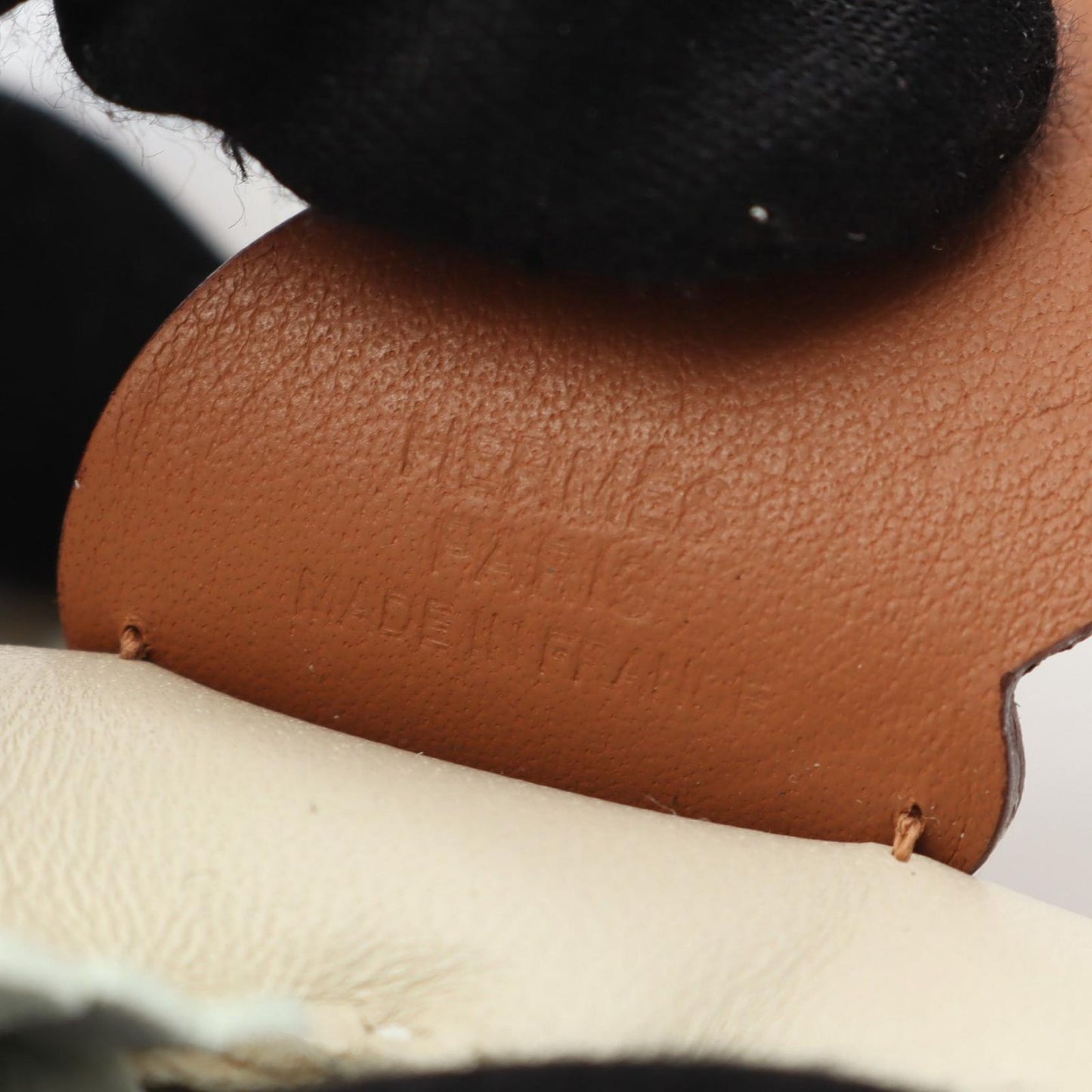 HERMES Rodeo Pegasus PM Charm in Cream Gold & Veil Fizz