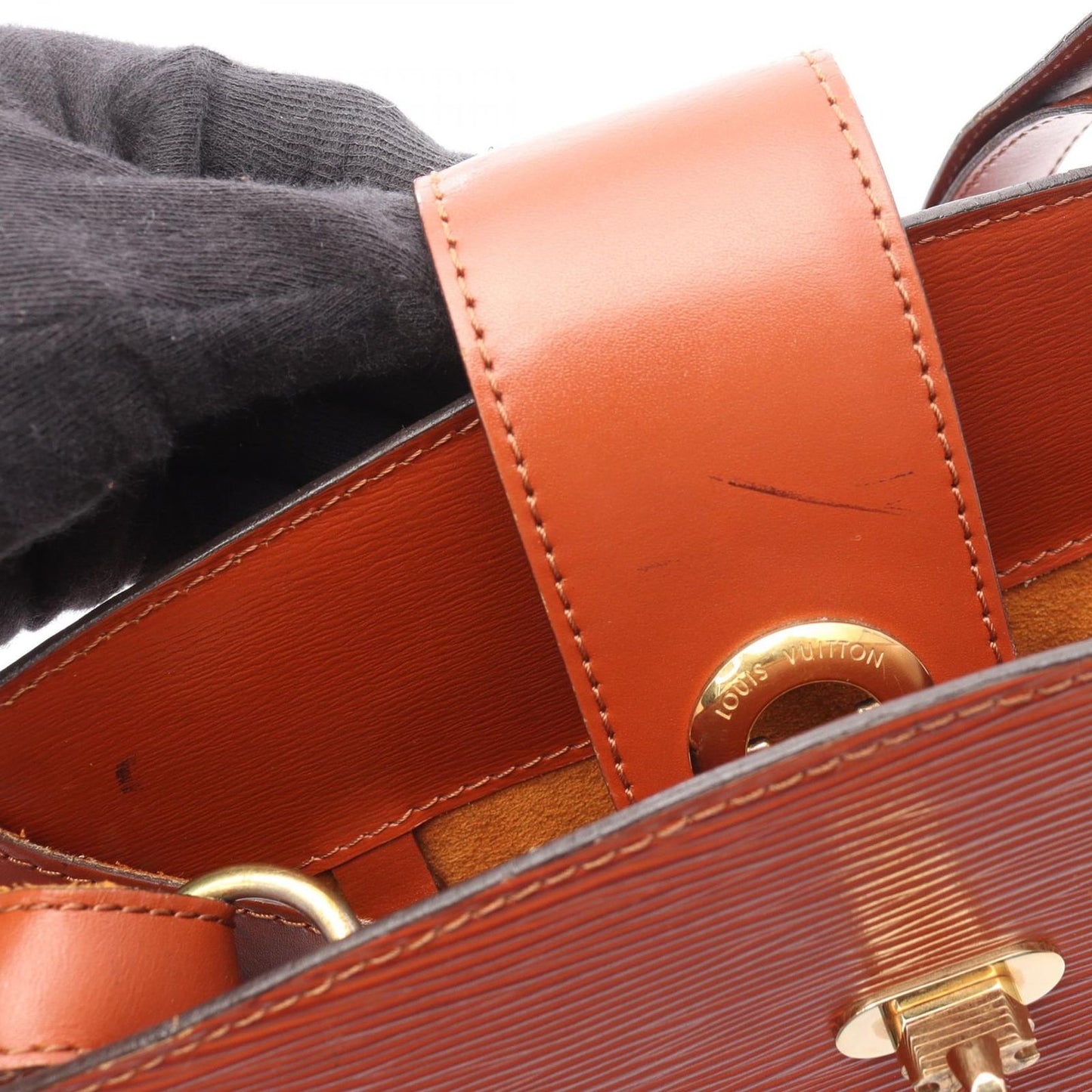 Louis Vuitton Cluny Epi Shoulder Bag in Kenian Brown - Timeless Elegance