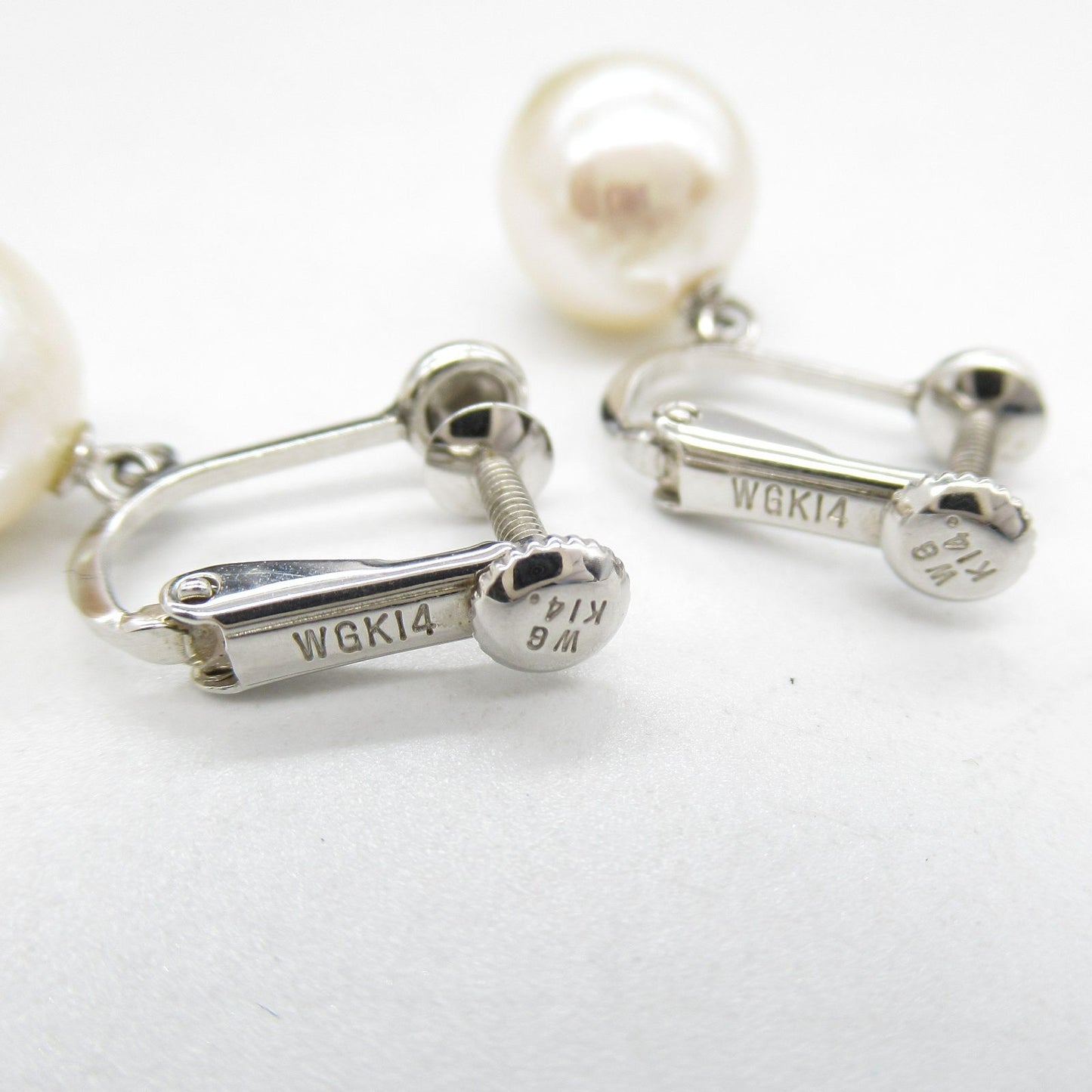 Elegant Pearl Necklace and Earring Set - Timeless Luxury