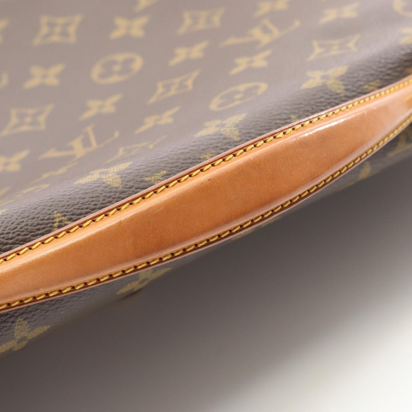 Louis Vuitton Beverly Handbag M51121 - Timeless Elegance in Brown