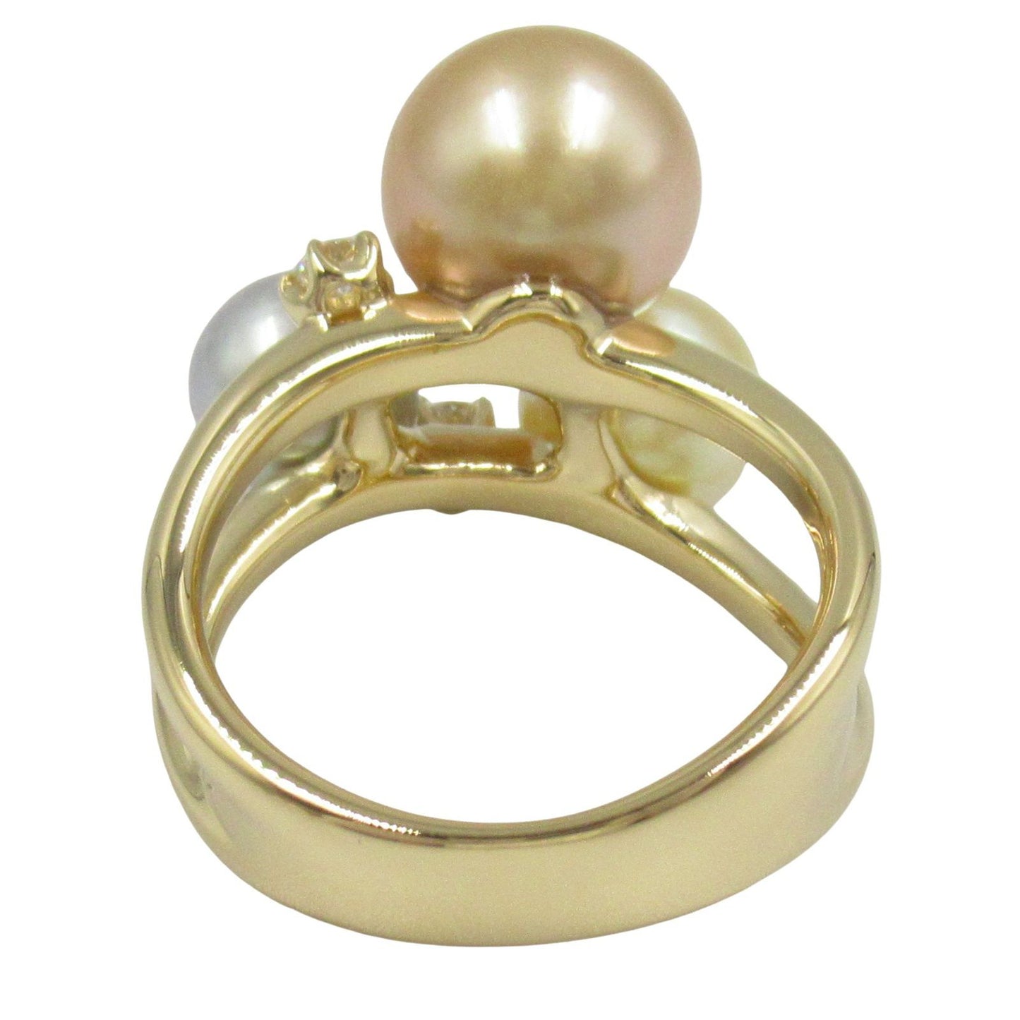 TASAKI Freshwater Pearl Ring in 18K Yellow Gold with Diamonds