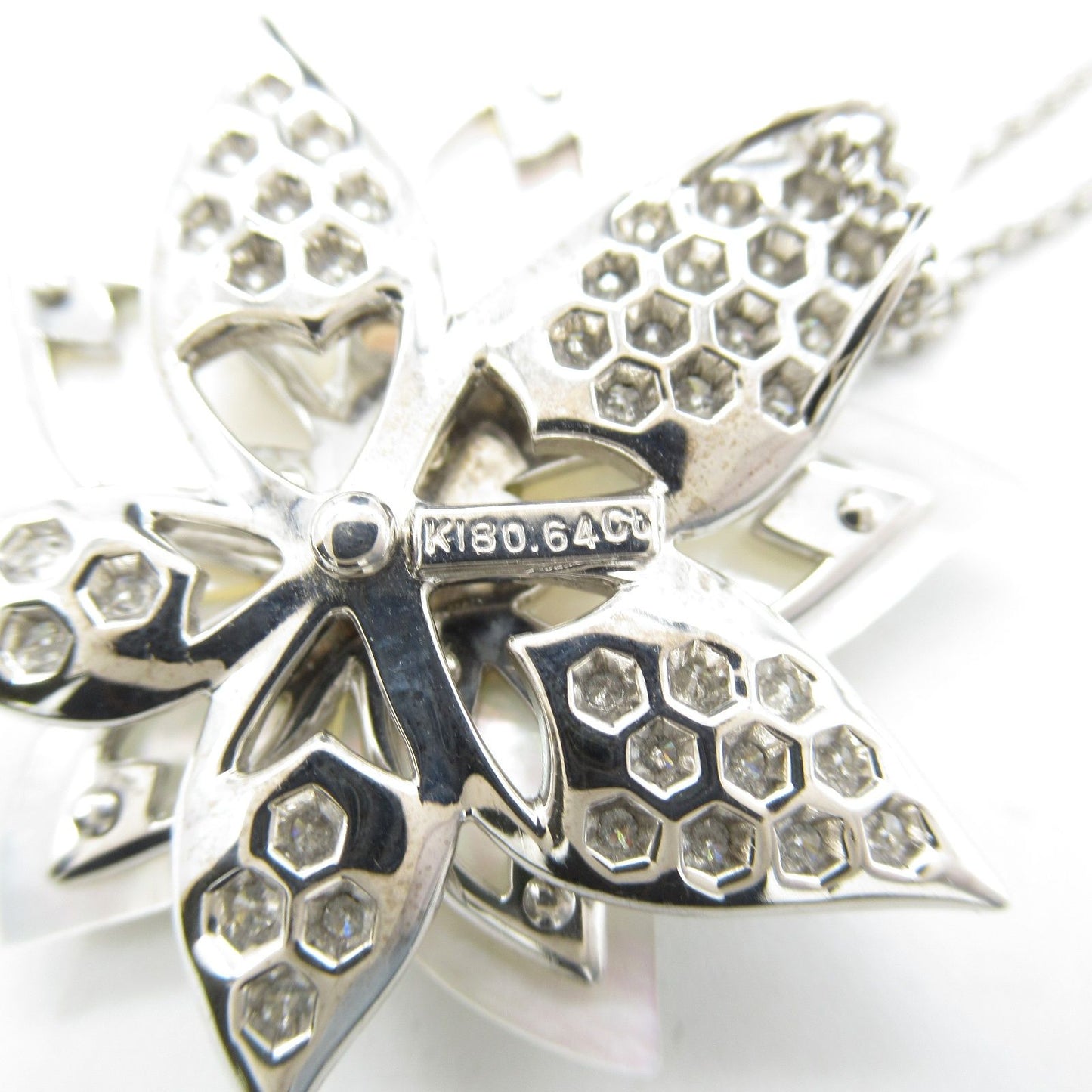 Exquisite Shell & Diamond Necklace in K18 White Gold